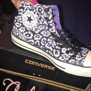 Never worn converses. Size Women’s 11